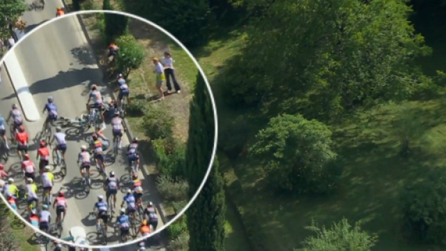 La caduta costata il ritiro a Primoz Roglic - Screenshot © Eurosport