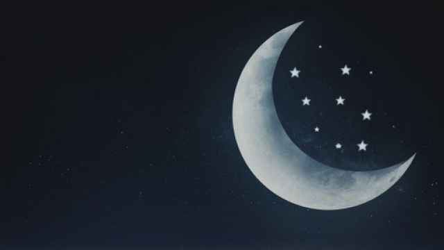 Cielo illuminato dalla Luna e dalle stelle © Pixabay