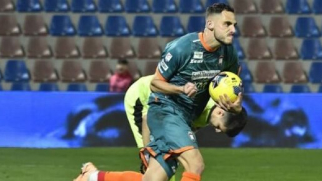 Guido Gomez con la maglia del Crotone - © Instagram / Guido Gomez