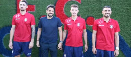 Da sinistra a destra: Cargnelutti, Amodio, Oviszach e Di Pasquale con la maglia del Crotone - © FcCrotone.It