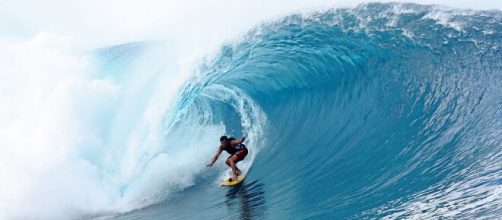 Surf a Teahupo’o © Wikimedia Commons