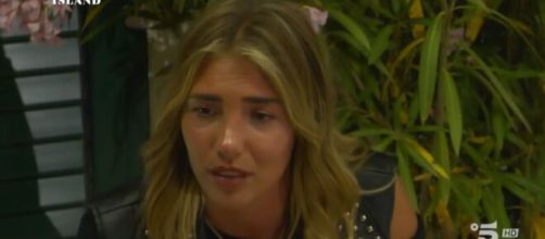 In foto Martina di Temptation Island screenshot © Canale 5.