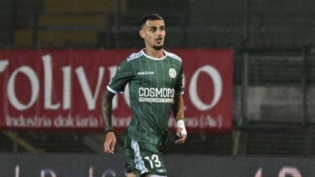 Erasmo Mul&egrave; in azione con l'Avellino - &copy; Instagram / Erasmo Mul&egrave;