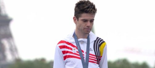 Wout van Aert sul podio di Parigi 2024 Screenshot © Europsort