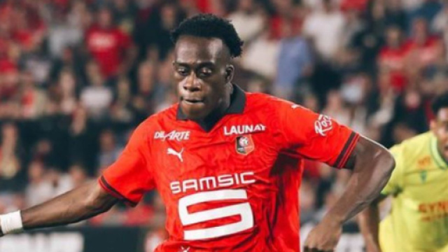 Arnaud Kalimuendo con la maglia del Rennes - Foto profilo Instagram © arnaud_kalimuendo