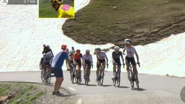 Ciclismo, il richiamo di Almeida sul Galibier - Screenshot © Eurosport