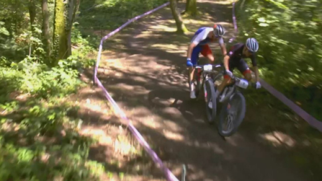 Il sorpasso di Tom Pidcock - Screenshot © Eurosport