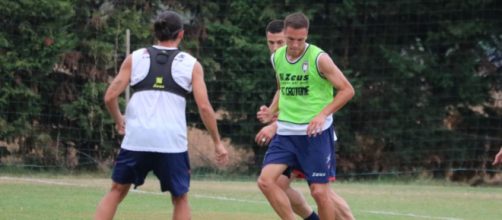 Daniel Leo in azione con la maglia del Crotone - © FcCrotone.It