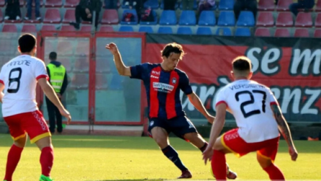 Un momento di gioco della gara Crotone-Messina dell'ultimo campionato - © FcCrotone.It