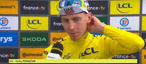 Tadej Pogacar in maglia gialla al Tour de France - Screenshot © France Tv