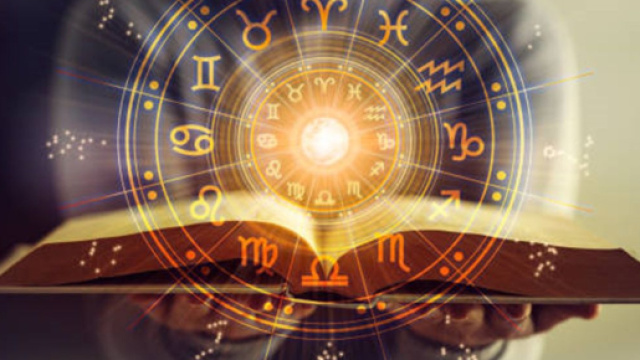 Un libro con i segni zodiacali (© Pixabay).