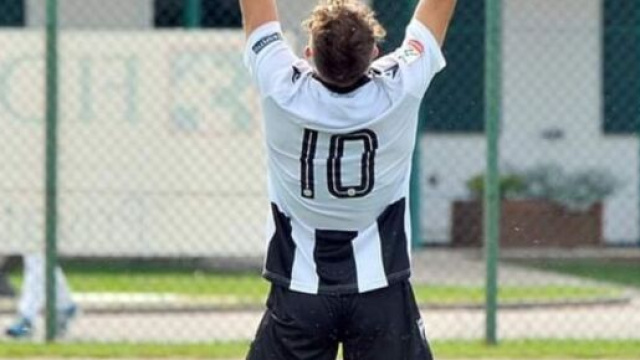 Enrico Oviszach convocato per il ritiro del Crotone - &copy; Instagram / Enrico Oviszach