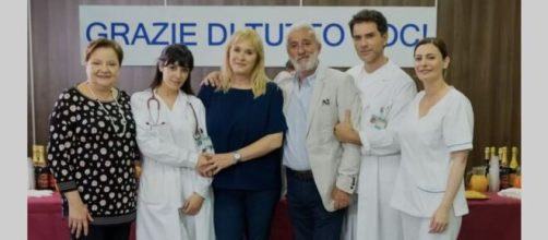 Iolanda, Rossella, Ornella, Raffaele, Riccardo e Ada © Un Posto al Sole