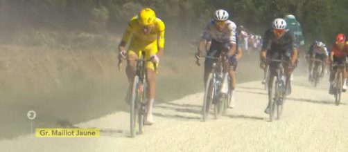 Pogacar durante la tappa di Troyes del Tour de France - Screenshot © Eurosport.