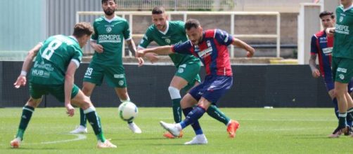 Guido Gomez in azione contro l'Avellino - © FcCrotone.It