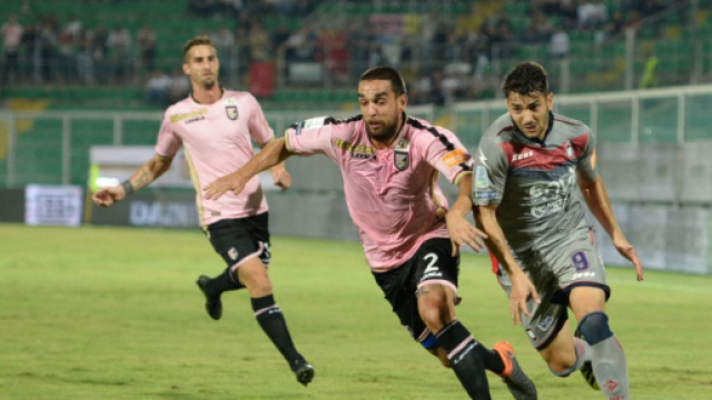 Andrea Nalini in azione con il Crotone - &copy; FcCrotone.It