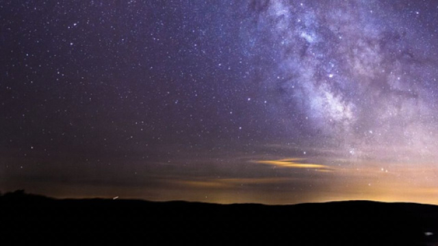 Un cielo notturno pieno di stelle - © pixabay.com