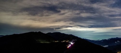 Cielo notturno sulle montagne © pixabay.com