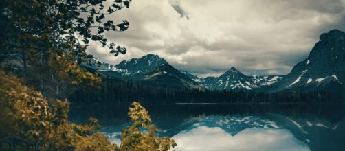 Montagne e un lago (© pexels.com)