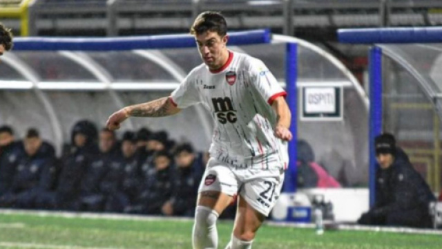 Aristidi Kolaj con la maglia del Sorrento - © Instagram / Aristidi Kolaj