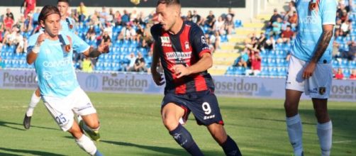 Guido Gomez in azione con il Crotone - © Instagram / Guido Gomez