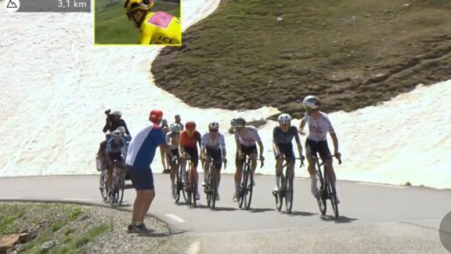 Il richiamo di Almeida ad Ayuso al Tour de France - Screenshot &copy; Eurosport.