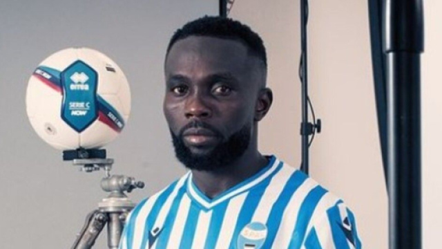 Theophilus Awua con la maglia della Spal &copy; Instagram
