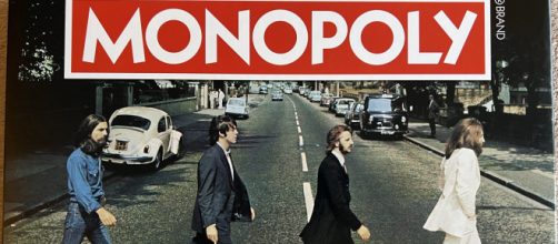 La scatola del gioco da tavolo Monoplolt edizione Beatles © Facebook Beatles Magazine