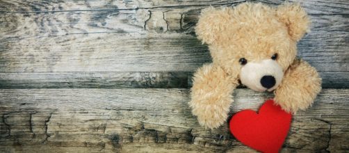 Orsetto di peluche con cuore rosso - © Pixabay