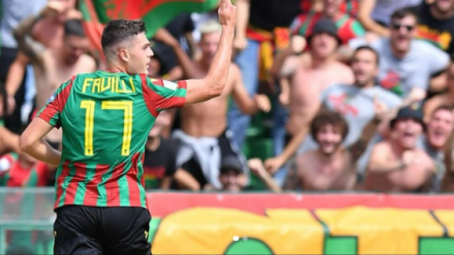 Favilli con la maglia della Ternana -Foto profilo &copy; Instagram Andrea Favilli.