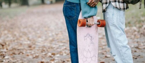 Innamorati al parco in autunno © Pexels.