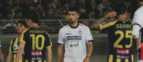 Riccardo Stronati con la maglia del Crotone © Instagram