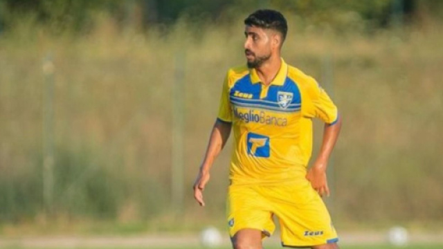 Hamza Haoudi in azione con la maglia del Frosinone &copy; Instagram