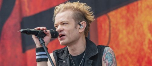 Deryck Whibley durante un concerto nel 2023 © Wikimedia Common