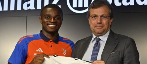 Pierre Kalulu e Cristiano Giuntoli - Foto © Juventus.