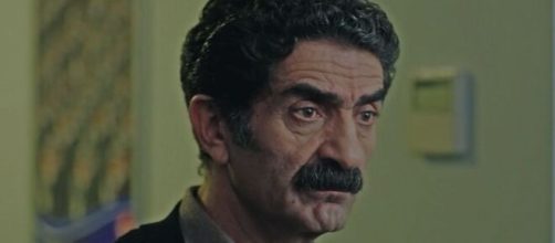 Il personaggio di Zafer in una scena di Segreti di famiglia, © Canale 5.