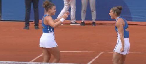 Jasmine Paolini e Sara Errani al termine dell'incontro - Screenshot © YouTube