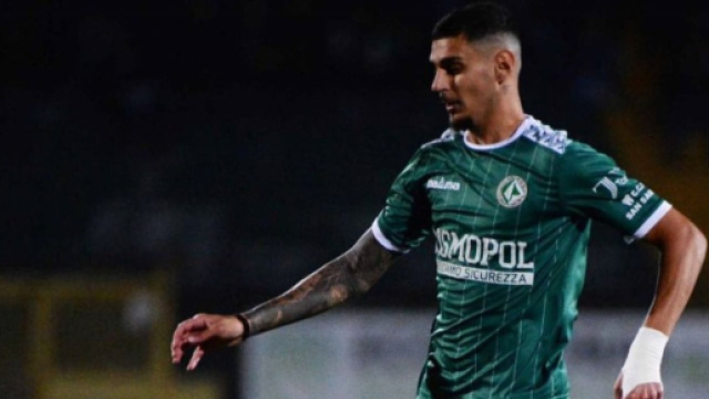 Erasmo Mulè con la maglia dell'Avellino - © Instagram