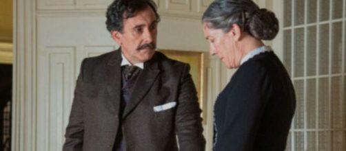 Petra e il conte Ayala in una scena de La Promessa © Canale 5.