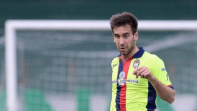 Pol Garcia con la maglia del Crotone - &copy; FcCrotone.It