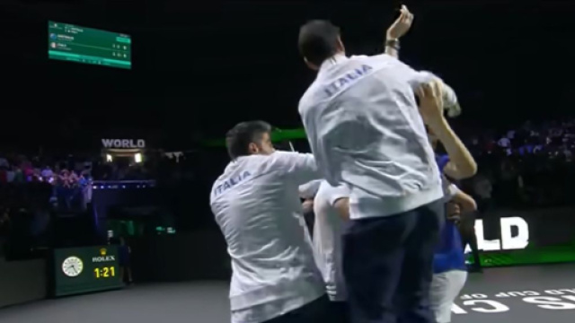 I festeggiamenti per la vittoria in Coppa Davis nel 2023 - screenshot © Sky Sport.