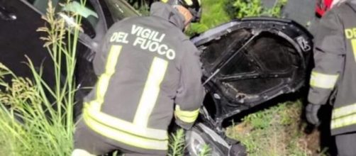 Incidente sulla Sp 47, l'intervento dei Vigili del fuoco - © Facebook / Vigili del fuoco Crotone