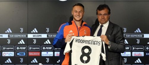 Teun Koopmeiners con Cristiano Giuntoli . Foto © Juventus