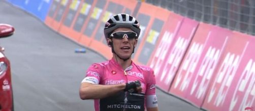 Simon Yates - Screenshot © youtube Giro d'Italia