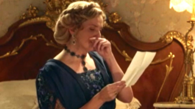 Cruz legge la lettera di Leonor, screenshot © La Promessa