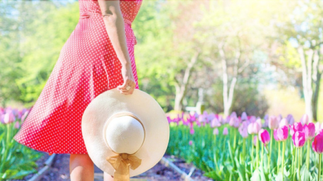 Passeggiata in relax tra i tulipani - © Pixabay.