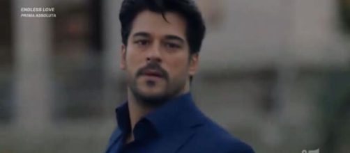 In foto Kemal di Endless Love (screenshot © Canale 5).