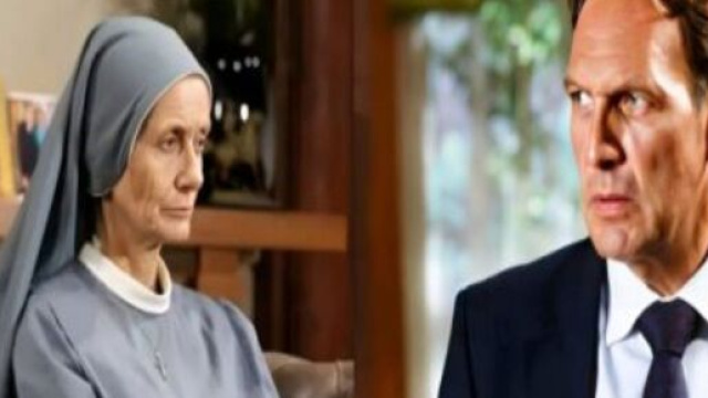 Suor Maura e Roberto Ferri - screenshot © Un posto al sole.