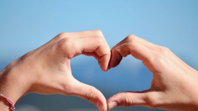 Mano cuore ©Immagine di Pixabay