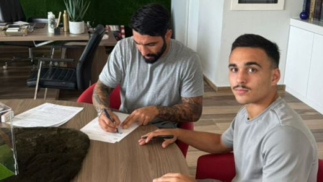 Raffaele Vrenna e Vinicius Di Stefano nella sede del Crotone - &copy; Facebook / FcCrotone